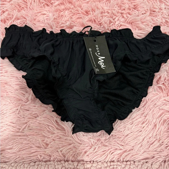 POUR MOI
Free Spirit Frill Brief Black  ( swimwear )
SZ : 8  $26 - Picture 5 of 11